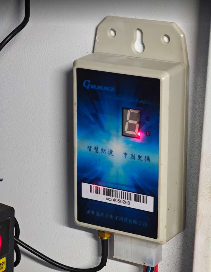 盖恩茨数据采集终端在钩编机现场安装